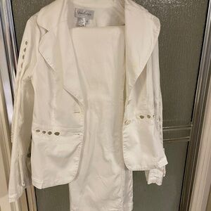 Vintage White Vera Crutina suit , jacket size M, pants size 8